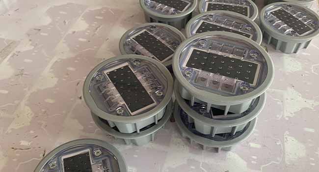 solar road studs